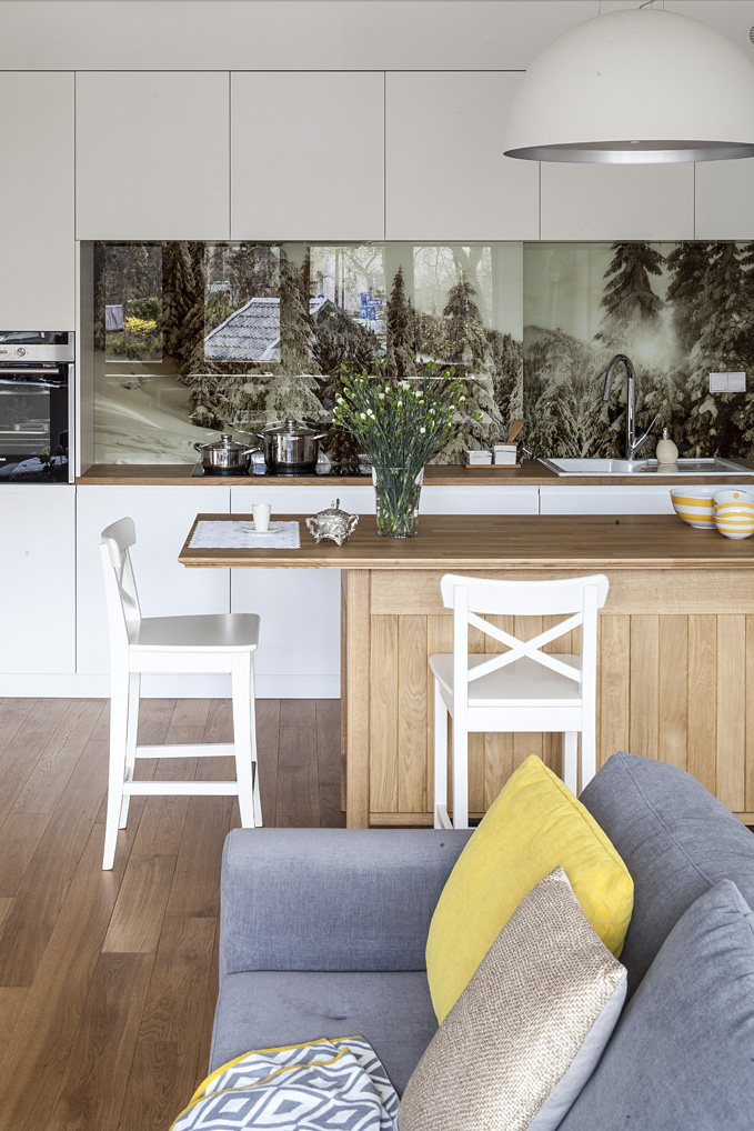 biała kuchnia, nowoczesna kuchnia apartament w zakopanem dom w górach drewniane meble na ludowo projektowanie wnętrz zakopane warszawa motywy podhalańskie ładne mieszkanie inspiracje wnętrza projektant wnętrz dom w zakopanem nowoczesne mieszkanie