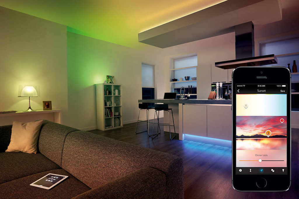 kolorowe światło w domu lampy LED żarówki Philips czujnik ruchu inteligentny dom jakie oświetlenie jest najlepsze