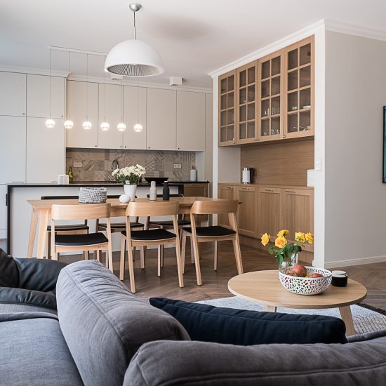 Kuchnia w apartamencie na Bielanach w Warszawie – projekt Jacek Tryc