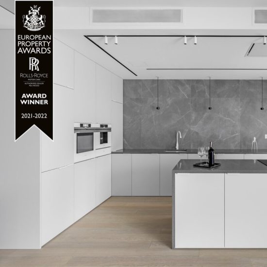 Kuchnia w mieszkaniu na Ochocie w Warszawie – projekt Jacek Tryc. Nagroda w konkursie European Property Awards